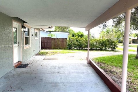 Villa ou maison à louer à Davie, Floride: 3 chambres, 118.91 m2 № 2411800 - photo 6