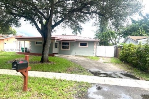 Villa ou maison à louer à Davie, Floride: 3 chambres, 118.91 m2 № 2411800 - photo 2