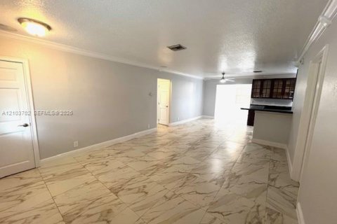 Villa ou maison à louer à Davie, Floride: 3 chambres, 118.91 m2 № 2411800 - photo 15