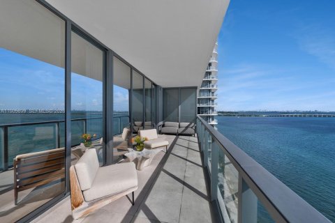 Condominio en venta en Miami, Florida, 3 dormitorios, 254.83 m2 № 2090629 - foto 12