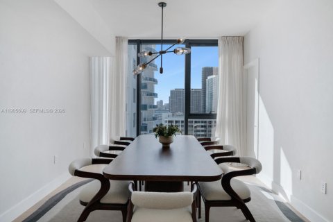 Condominio en venta en Miami, Florida, 3 dormitorios, 254.83 m2 № 2090629 - foto 5
