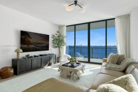 Condominio en venta en Miami, Florida, 3 dormitorios, 254.83 m2 № 2090629 - foto 2
