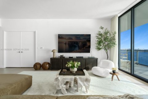 Condominio en venta en Miami, Florida, 3 dormitorios, 254.83 m2 № 2090629 - foto 3