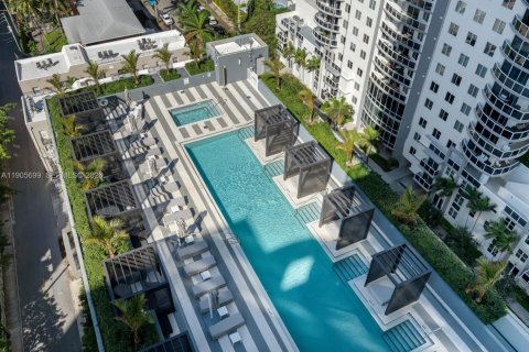 Condominio en venta en Miami, Florida, 3 dormitorios, 254.83 m2 № 2090629 - foto 19