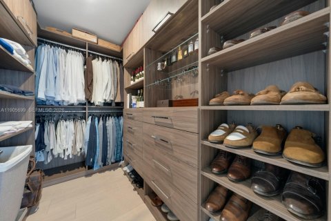 Condominio en venta en Miami, Florida, 3 dormitorios, 254.83 m2 № 2090629 - foto 9