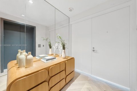 Condominio en venta en Miami, Florida, 3 dormitorios, 254.83 m2 № 2090629 - foto 17