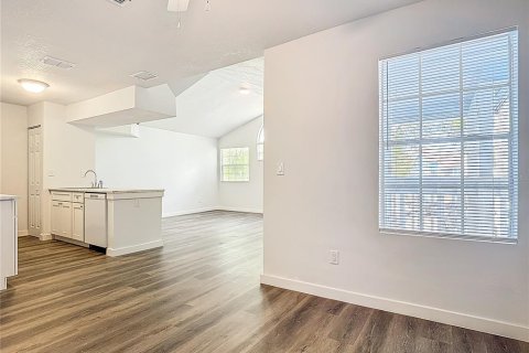 Condo in Kissimmee, Florida, 2 bedrooms  № 2195095 - photo 12