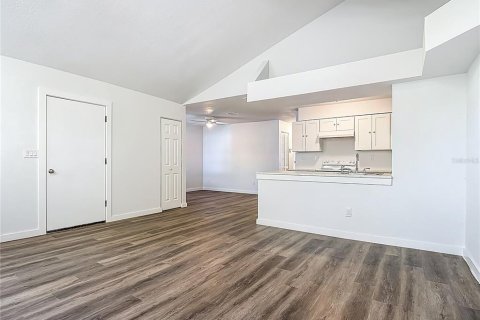 Condo in Kissimmee, Florida, 2 bedrooms  № 2195095 - photo 9