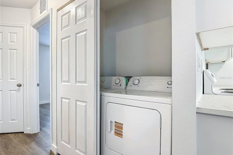 Condo in Kissimmee, Florida, 2 bedrooms  № 2195095 - photo 23