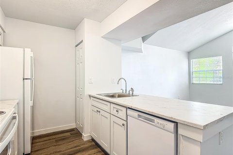 Condo in Kissimmee, Florida, 2 bedrooms  № 2195095 - photo 13