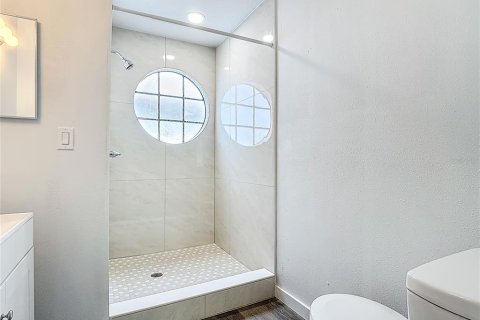 Condo in Kissimmee, Florida, 2 bedrooms  № 2195095 - photo 22