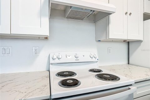 Condo in Kissimmee, Florida, 2 bedrooms  № 2195095 - photo 16