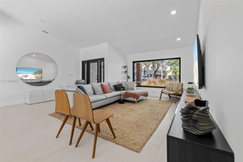 Casa en venta en Miami Lakes, Florida, 4 dormitorios, 172.8 m2 № 2000412 - foto 8