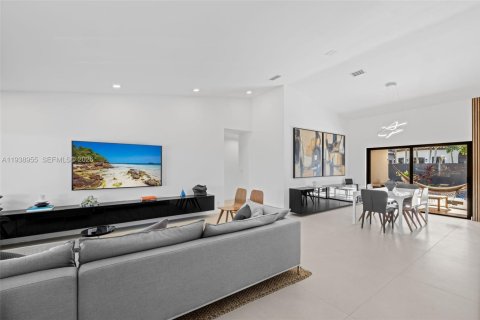 Casa en venta en Miami Lakes, Florida, 4 dormitorios, 172.8 m2 № 2000412 - foto 5