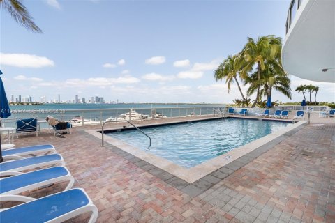 Condo in Miami Beach, Florida, 3 bedrooms  № 2027692 - photo 17