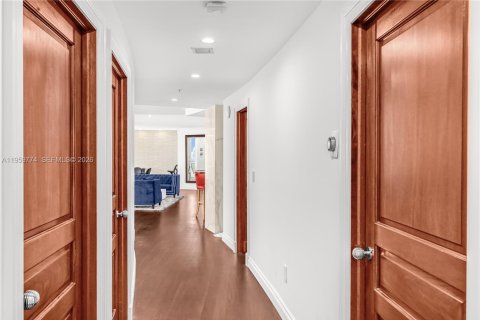 Condo in Miami Beach, Florida, 3 bedrooms  № 2027692 - photo 7
