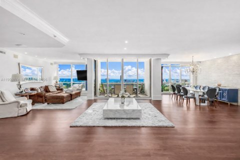 Condo in Miami Beach, Florida, 3 bedrooms  № 2027692