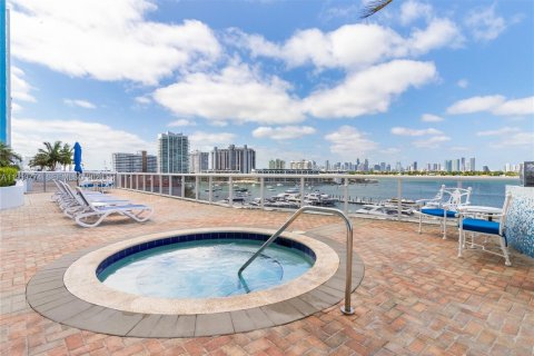 Condo in Miami Beach, Florida, 3 bedrooms  № 2027692 - photo 18