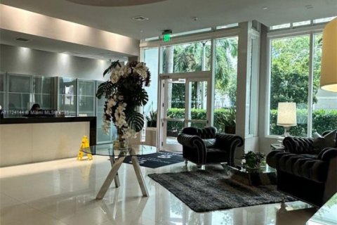 Condo in Miami, Florida, 2 bedrooms  № 1705487 - photo 5