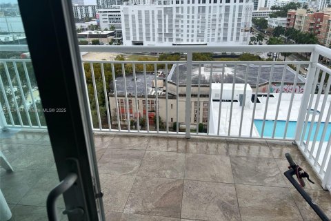 Condo in Miami, Florida, 2 bedrooms  № 1705487 - photo 16