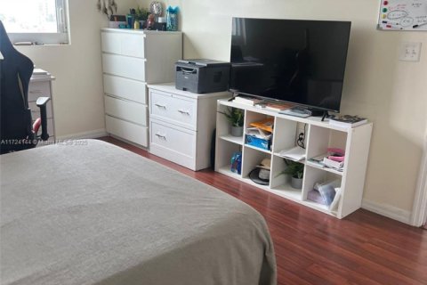 Condo in Miami, Florida, 2 bedrooms  № 1705487 - photo 23