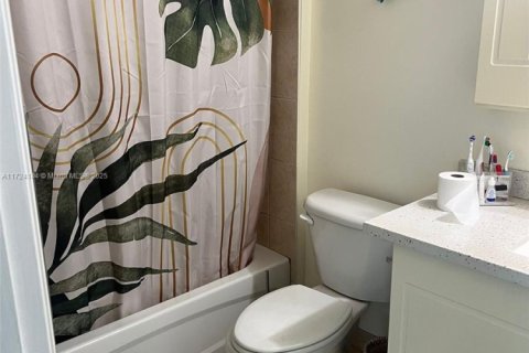 Condo in Miami, Florida, 2 bedrooms  № 1705487 - photo 25