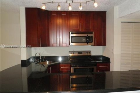 Copropriété à louer à Plantation, Floride: 2 chambres, 112.41 m2 № 1942466 - photo 4