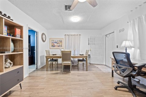 Casa en venta en Miami, Florida, 6 dormitorios, 197.88 m2 № 1807839 - foto 22