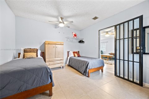 Casa en venta en Miami, Florida, 6 dormitorios, 197.88 m2 № 1807839 - foto 13
