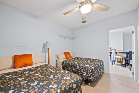 Casa en venta en Miami, Florida, 6 dormitorios, 197.88 m2 № 1807839 - foto 17