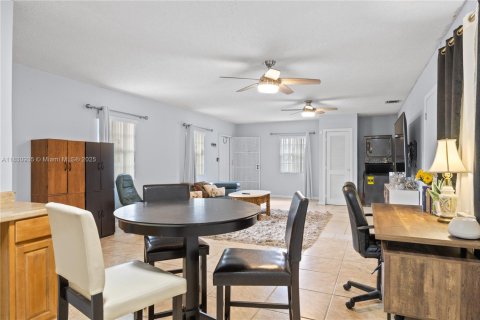Casa en venta en Miami, Florida, 6 dormitorios, 197.88 m2 № 1807839 - foto 8