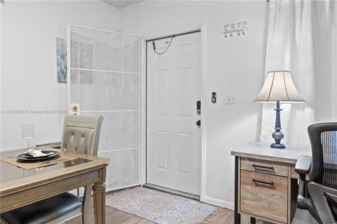 Casa en venta en Miami, Florida, 6 dormitorios, 197.88 m2 № 1807839 - foto 19