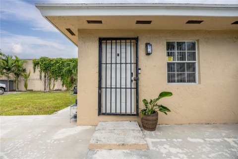 Casa en venta en Miami, Florida, 6 dormitorios, 197.88 m2 № 1807839 - foto 18