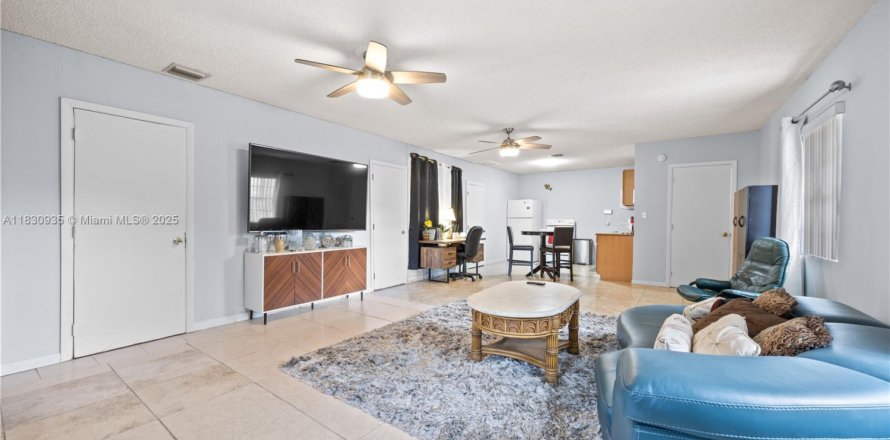 Casa en Miami, Florida 6 dormitorios, 197.88 m2 № 1807839