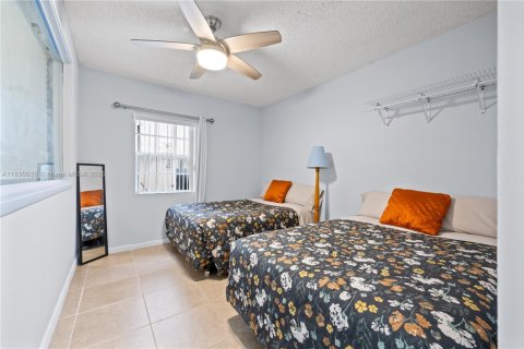 Casa en venta en Miami, Florida, 6 dormitorios, 197.88 m2 № 1807839 - foto 16
