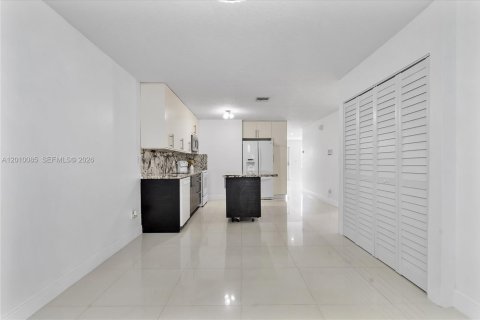 Villa ou maison à louer à Hialeah Gardens, Floride: 3 chambres, 104.98 m2 № 2073673 - photo 20
