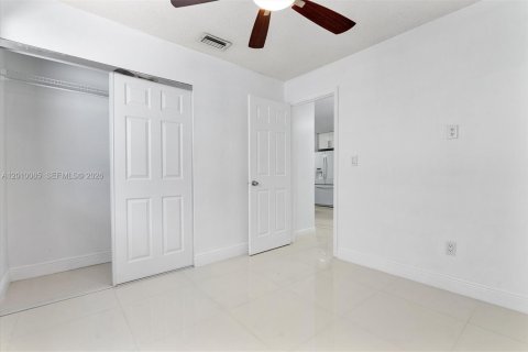 Villa ou maison à louer à Hialeah Gardens, Floride: 3 chambres, 104.98 m2 № 2073673 - photo 28