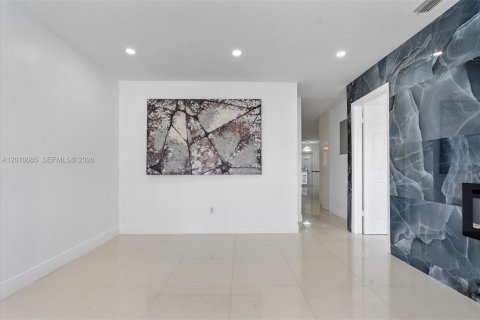Villa ou maison à louer à Hialeah Gardens, Floride: 3 chambres, 104.98 m2 № 2073673 - photo 6