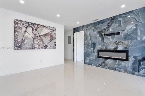 Villa ou maison à louer à Hialeah Gardens, Floride: 3 chambres, 104.98 m2 № 2073673 - photo 3
