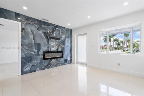 Villa ou maison à louer à Hialeah Gardens, Floride: 3 chambres, 104.98 m2 № 2073673 - photo 7