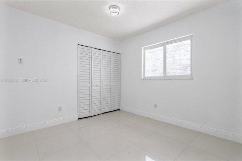 Villa ou maison à louer à Hialeah Gardens, Floride: 3 chambres, 104.98 m2 № 2073673 - photo 26