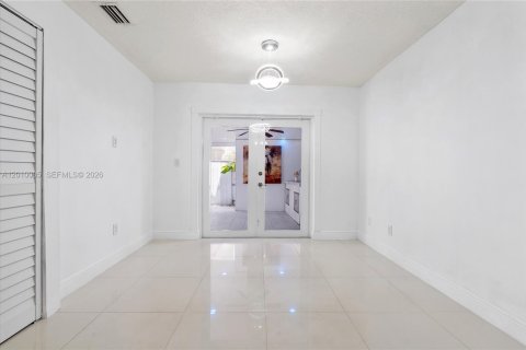 Villa ou maison à louer à Hialeah Gardens, Floride: 3 chambres, 104.98 m2 № 2073673 - photo 16
