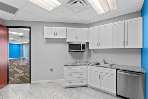 Immobilier commercial à louer à Orlando, Floride: 278.24 m2 № 2385788 - photo 17