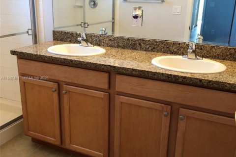 Townhouse in Pembroke Pines, Florida 3 bedrooms, 169.64 sq.m. № 2049742 - photo 12