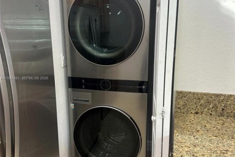 Townhouse in Pembroke Pines, Florida 3 bedrooms, 169.64 sq.m. № 2049742 - photo 5