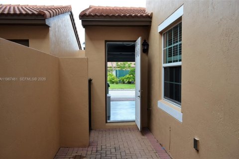 Townhouse in Pembroke Pines, Florida 3 bedrooms, 169.64 sq.m. № 2049742 - photo 11