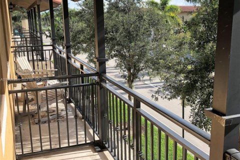 Townhouse in Pembroke Pines, Florida 3 bedrooms, 169.64 sq.m. № 2049742 - photo 8