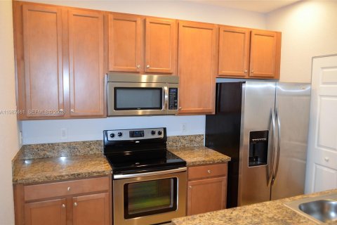 Townhouse in Pembroke Pines, Florida 3 bedrooms, 169.64 sq.m. № 2049742 - photo 4