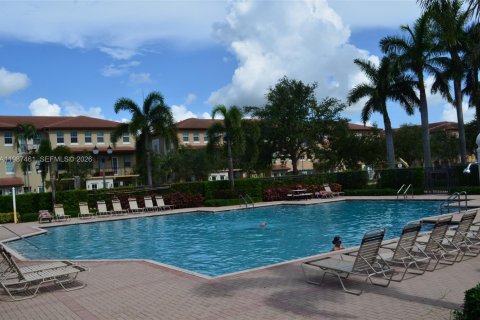 Townhouse in Pembroke Pines, Florida 3 bedrooms, 169.64 sq.m. № 2049742 - photo 14