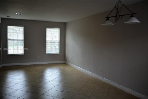 Townhouse in Pembroke Pines, Florida 3 bedrooms, 169.64 sq.m. № 2049742 - photo 6